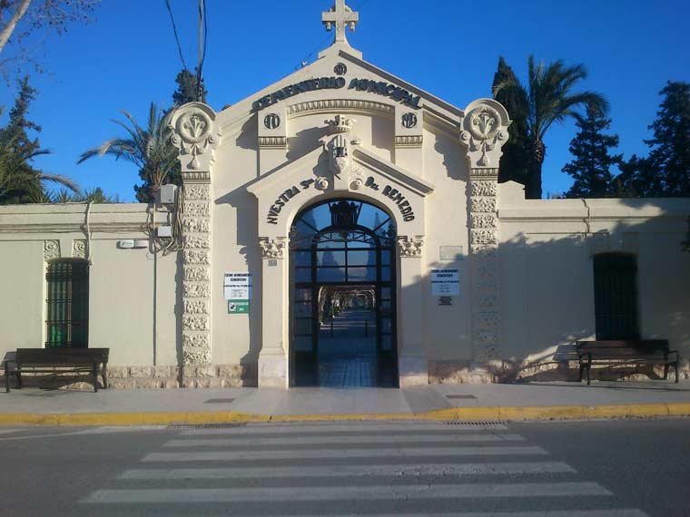 Entrada al cementerio de Alicante